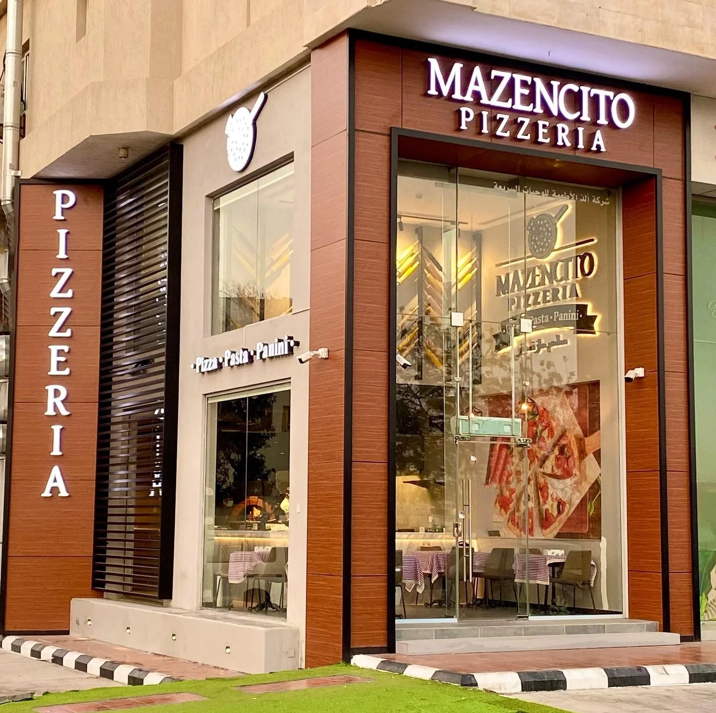 Mazencito Pizzeria storefront in Jeddah during the day