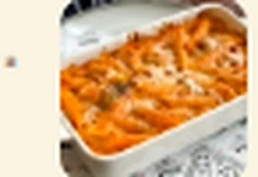 Penne pasta baked with chicken, mushrooms and bell peppers